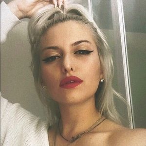 Meet your Posher, Bailey